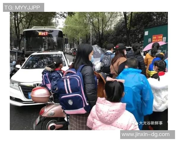 足球明星光临武汉光谷引发热潮球迷欢聚一堂共庆盛事